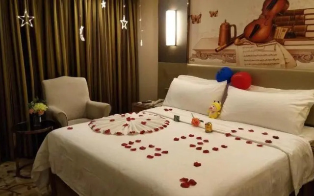 Vienna Hotel ( Guanlanhu station Shanshui Tianyuan)