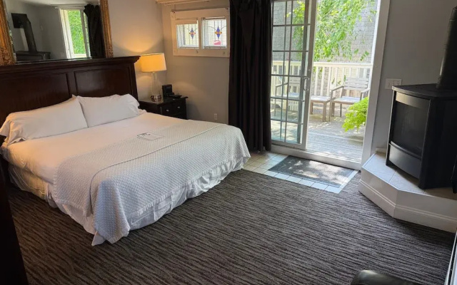 Crowne Pointe Historic Inn & Spa - Adults Only