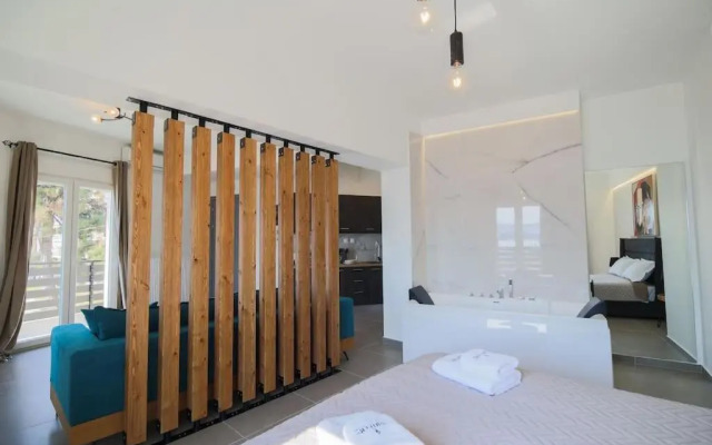 La Casa New Central Coastal Apartment & Jacuzzi