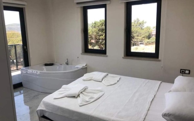 Stunning 4-bed Villa: Private Pool, Sauna & Hammam