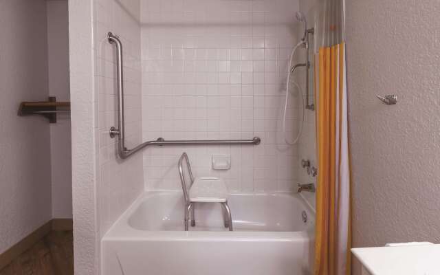 Travelodge by Wyndham Houston Cy-Fair