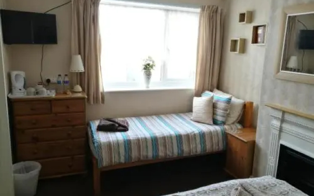 Warwick Court Hotel