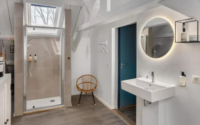 Green White Hotel Restaurant