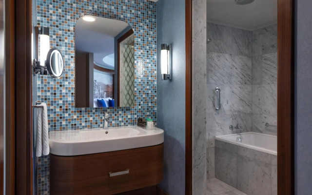 Renaissance Izmir Hotel