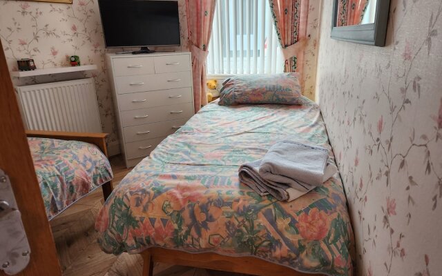 Apartment - Largs - Sleeps 4 - Pet Friendly