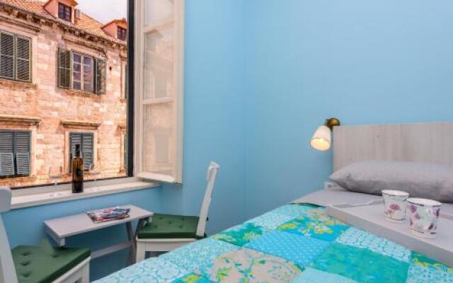 Stradun View En Suite Rooms & Studio