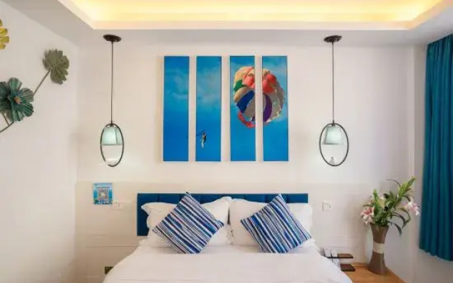 There is an inn in Sanya lane