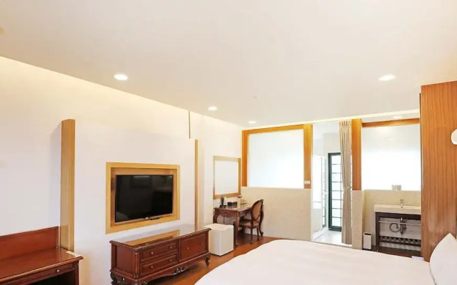 Baili Manor Cing Jing