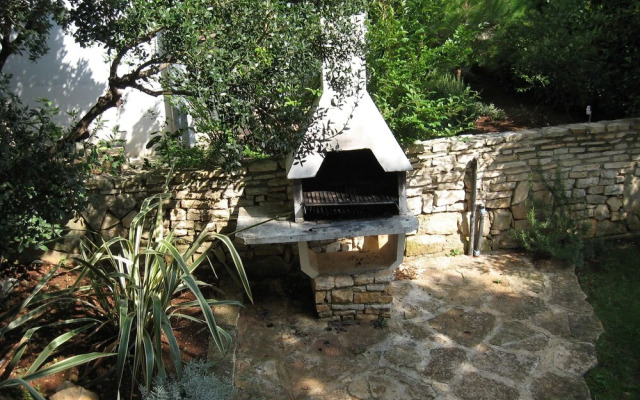 Six Person Apartment With Two Bedrooms And 200M From Beach In Pjescana Uvala