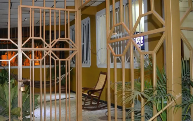 Mayleen Colonial Hotel