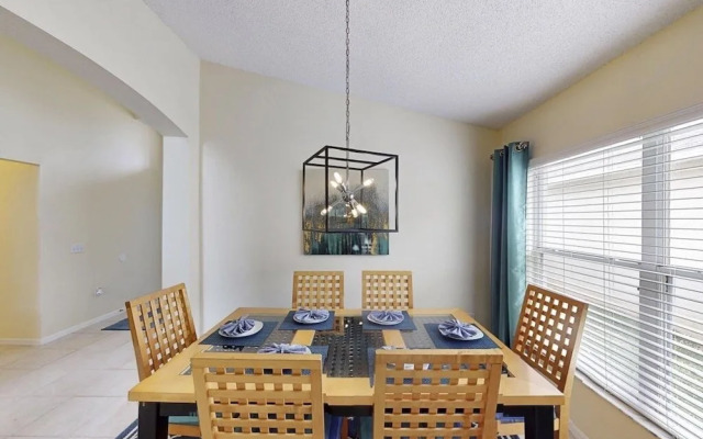 5 Bedroom Beautiful Pool Home! 5 Home by Redawning