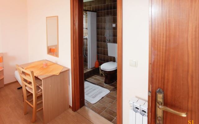 Apartments and Room Drazen