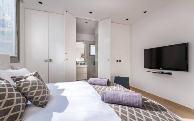 Renovated White House - Banana Beach