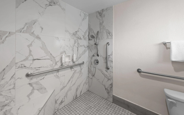 Travelodge Inn & Suites by Wyndham Anaheim on Disneyland Dr