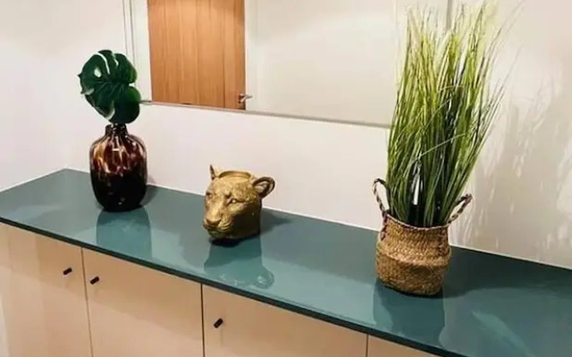 Modern City Center 2 Bedroom Apartment