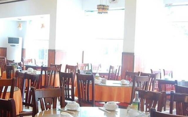 Boutique Holiday Hotel (Beihai Beibuwan Square)