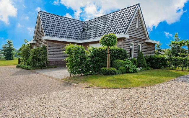 Pretty Holiday Home in Vroomshoop with Garden