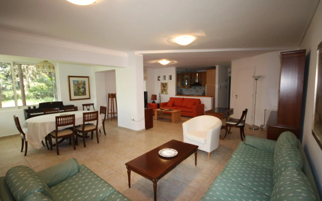 Park View Apartment with Garden 120m