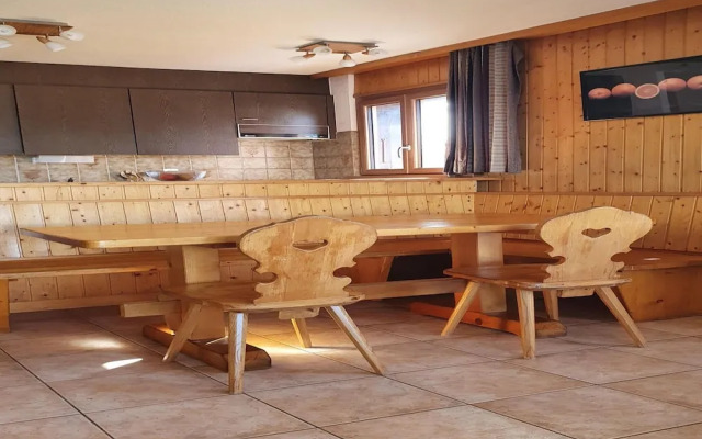 Mountain Apartment With Views