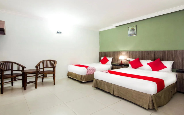 OYO 443 Crystal City Hotel