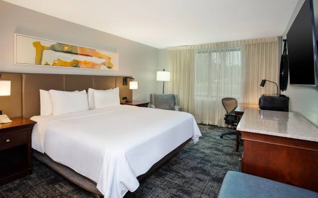 Crowne Plaza Hotel Chicago-Northbrook