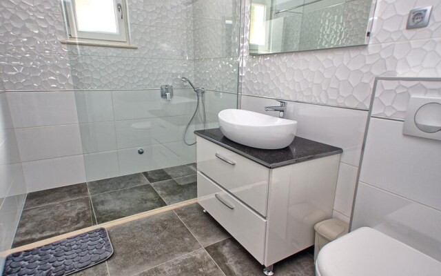 Awesome Home in Blato With Wifi and 6 Bedrooms