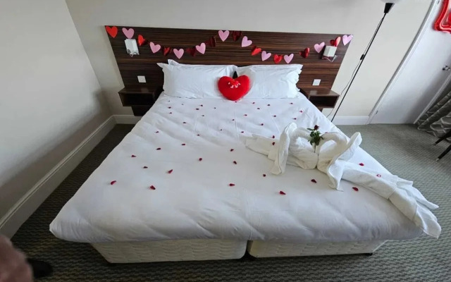 Palms Hotel & Retreat By Palette London Romford