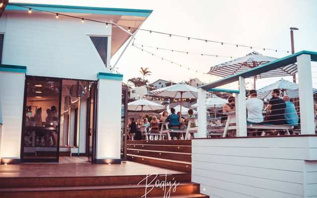 Base Backpackers Airlie Beach Resort