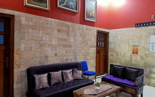 AMALIA Guest House & Cafe