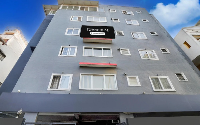 Spacious Comfort Stays Near Aerospace Museum