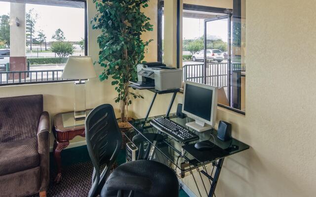 Rodeway Inn & Suites Highway 290 Northwest