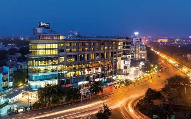 5 By Oyo Metropolitan