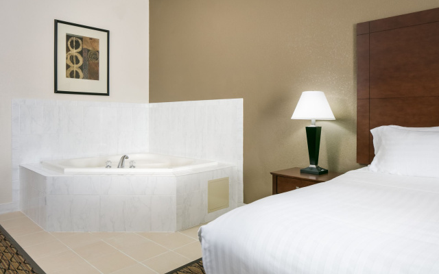 Holiday Inn Express Hotel & Suites Clinton by IHG