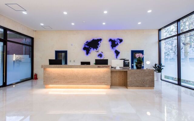 Shining Glory House - Hostel