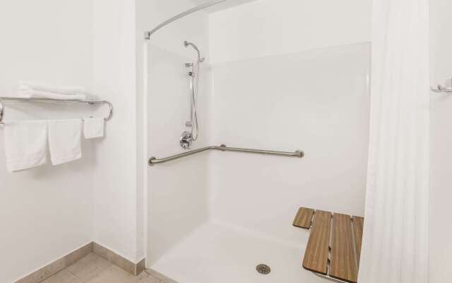 Super 8 by Wyndham Ionia MI