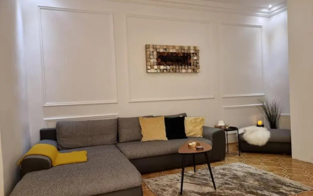 Sissi Royal Suite - Inner City 4 bedroom apartment