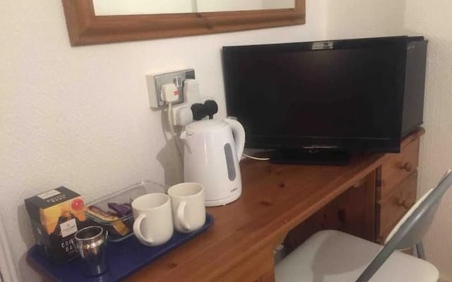 Compact Suite, 3 min From Beach - Inc Breakfast