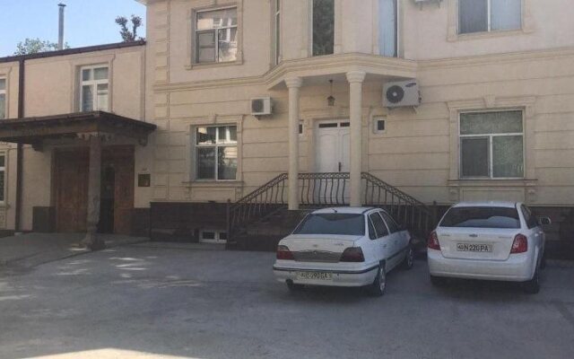 Zarina Hotel