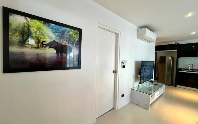 B12a Pool Access Partial Seaview 2brs 1bath Karon