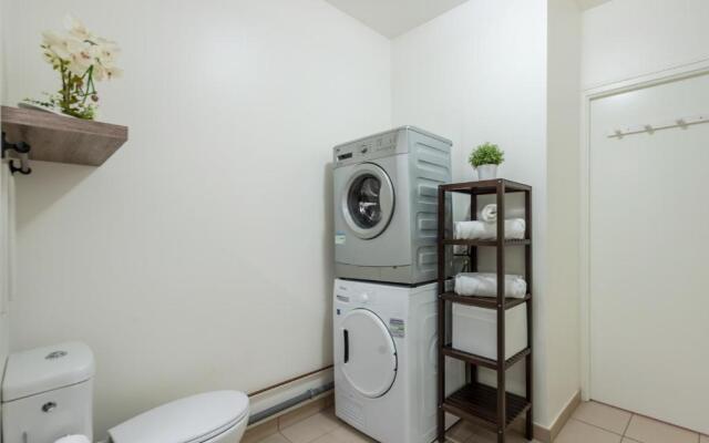 Mickey's closest neighbor