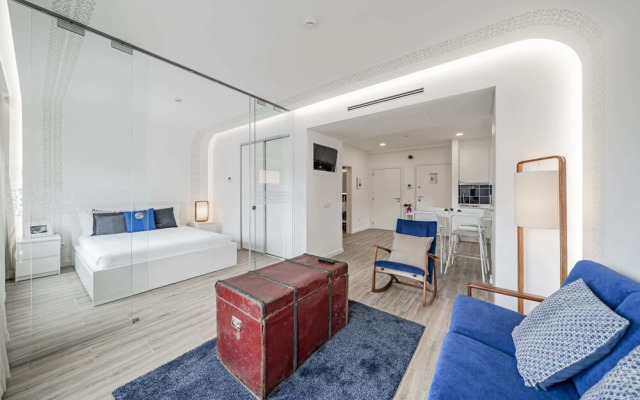 Drapes Design Apartments II by An Island Apart