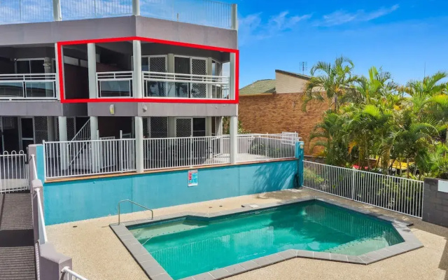 Beachside 2-bed Apartment With Secure Parking