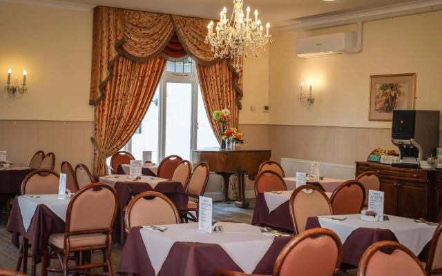 The Grove Hotel