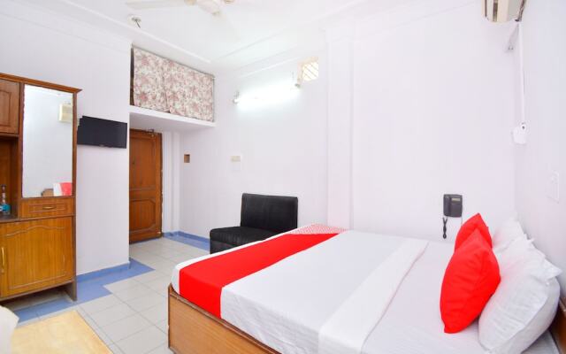 White House Continental by OYO Rooms