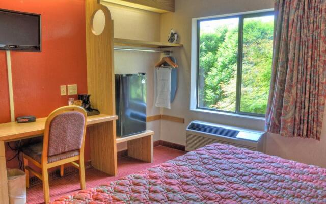 Smoky Mountain Inn & Suites