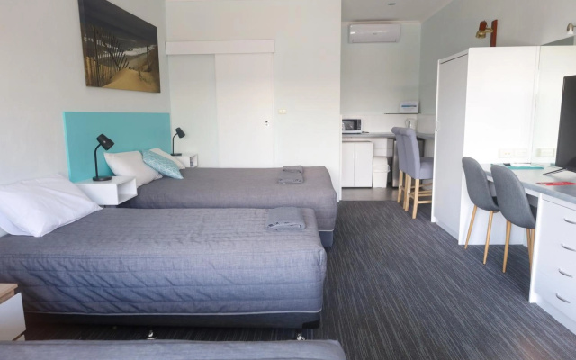 Robetown Motor Inn & Apartments – Guest Rooms – Robe
