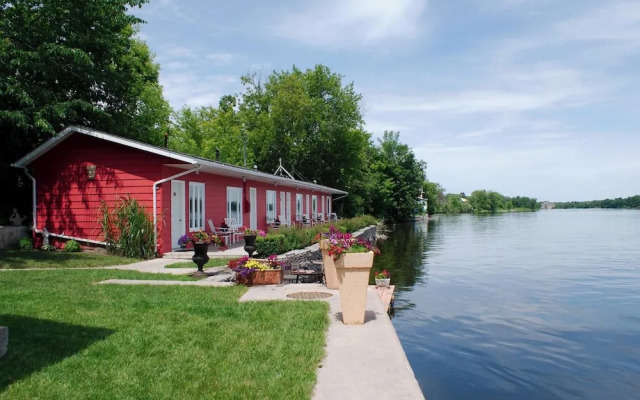 The Water's Edge Inn