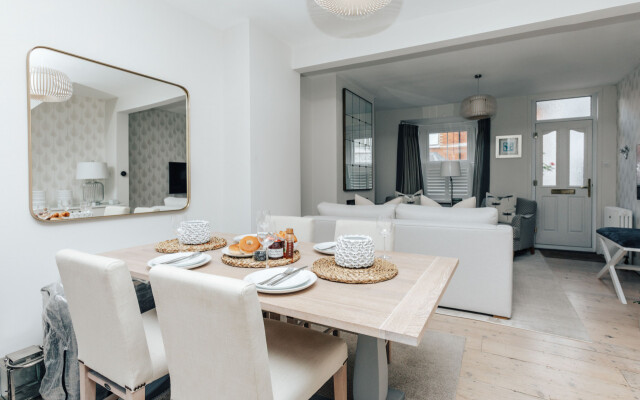 The Dragonfly - Central 2 bedroom house