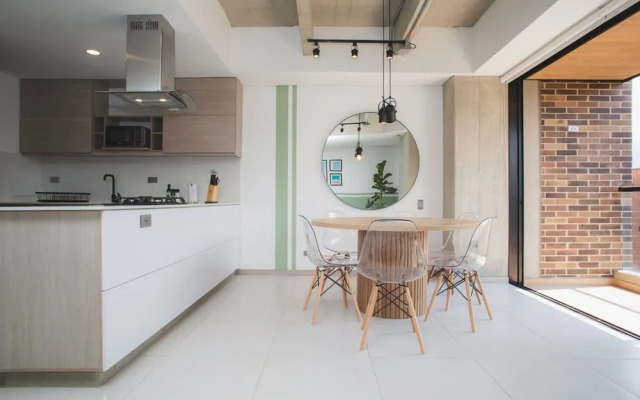 Cool 3 BR W Balcony in Laureles Medell n