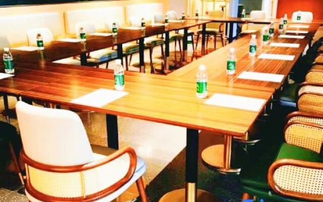 Atour Hotel Jinan Vientiane City Central Business District